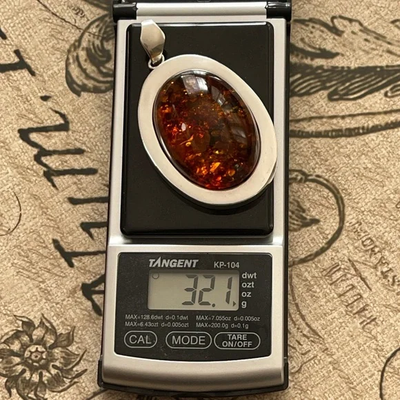 Huge oval cabochon Baltic honey amber sterling silver pendant & chain - Picture 7 of 15